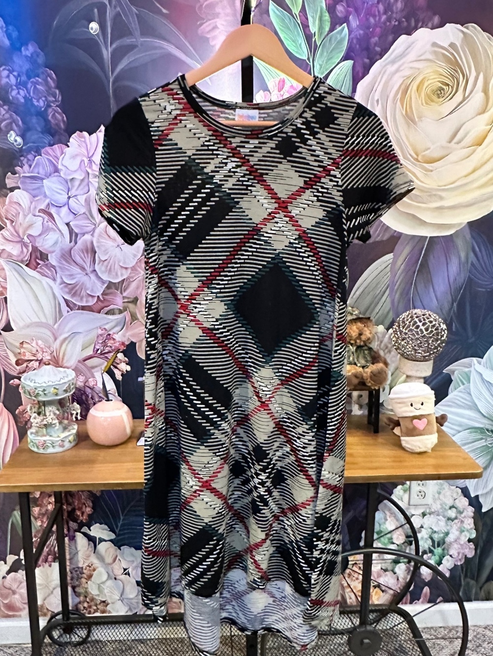 LuLaRoe Classic T-Shirt Dress Hi-Low Women's Medium Black Red Plaid Pattern